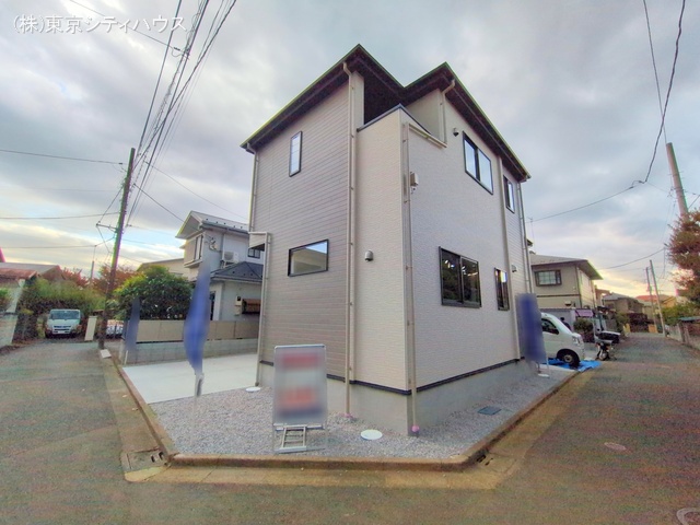 東京都三鷹市大沢５丁目の新築戸建て完成写真 2025年11月17日撮影