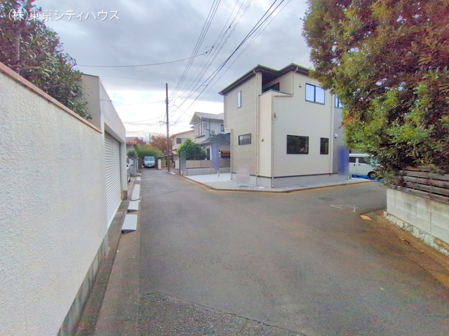 東京都三鷹市大沢５丁目の新築戸建て完成写真 2025年11月17日撮影