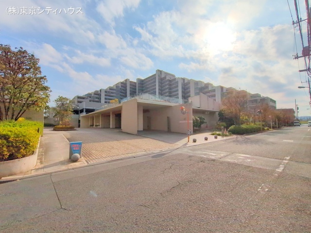 東京都調布市上石原３丁目のマンション『コスモ・ザ・パークハウス調布多摩川』外観写真 2025年12月1日撮影