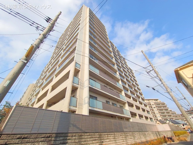 東京都調布市上石原３丁目のマンション『コスモ・ザ・パークハウス調布多摩川』外観写真 2025年12月1日撮影