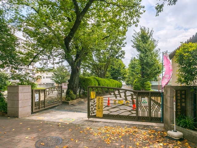 三鷹市立南浦小学校
