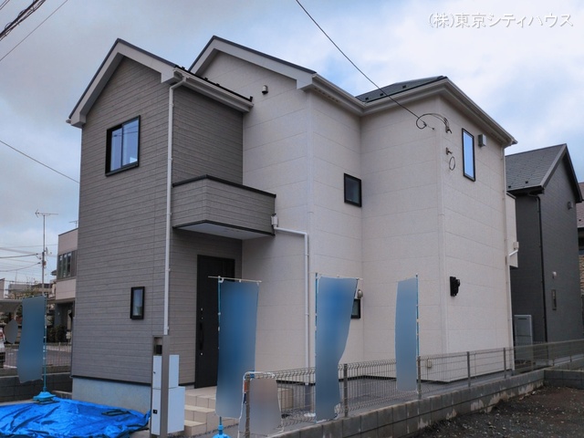 東京都三鷹市上連雀8丁目の新築戸建て完成写真 2026年3月9日撮影