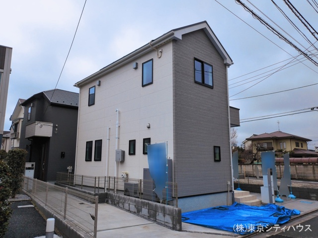 東京都三鷹市上連雀8丁目の新築戸建て完成写真 2026年3月9日撮影