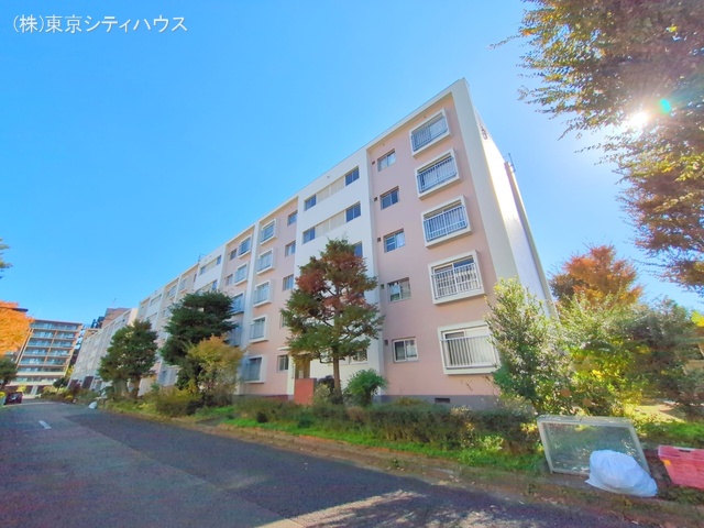 東京都調布市染地３丁目のマンション『多摩川住宅ト－6号棟(国領)』外観写真 2025年11月13日撮影