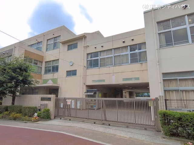 三鷹市立高山小学校