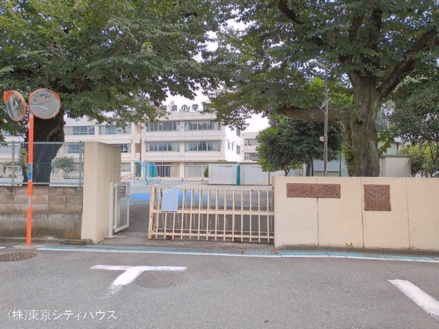 狛江市立和泉小学校