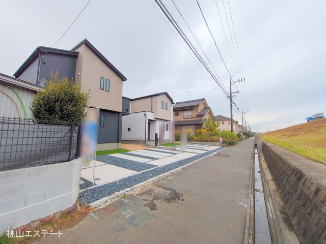 愛知県名古屋市中川区下之一色町字松蔭7丁目の新築戸建て完成写真 2025年10月14日撮影