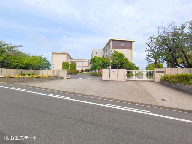 東郷町立高嶺小学校　距離710m