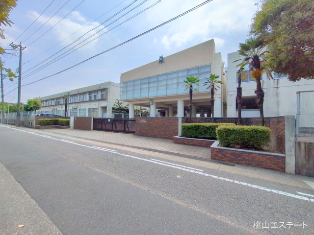 名古屋市立滝ノ水中学校　距離270m