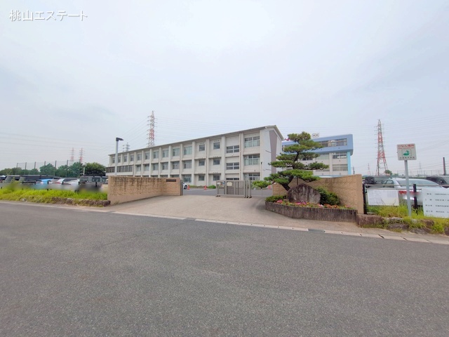 日進市立日進西中学校　距離550m