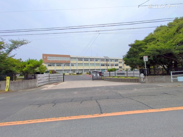 日進市立南小学校　距離1300m