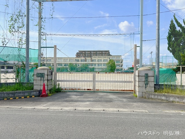 岩倉市立岩倉中学校　距離2900m