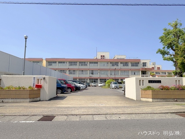 小牧市立味岡小学校　距離750m