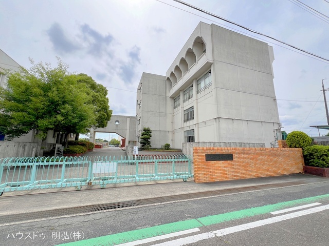 岩倉市立曽野小学校　距離1130m