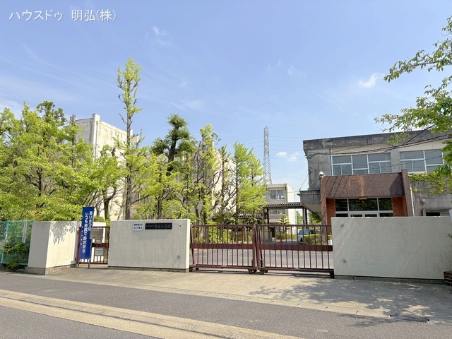 小牧市立本庄小学校 距離880m