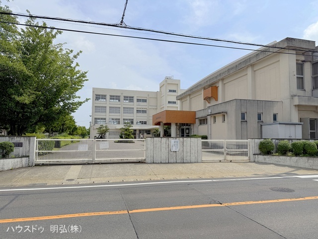 江南市立西部中学校 距離1490m