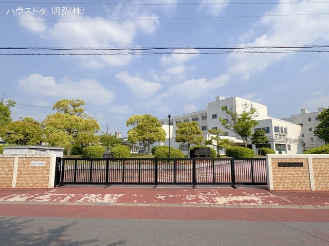 小牧市立桃陵中学校 距離1200m