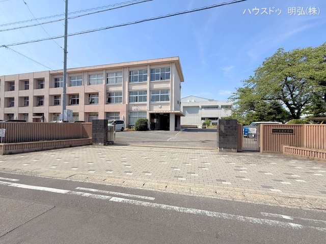 江南市立布袋中学校 距離1300m
