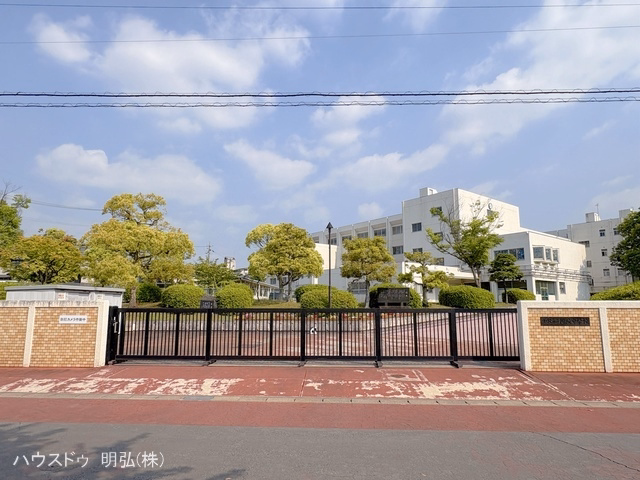 愛知県小牧市城山１丁目のマンション『サンハイツ中央台B棟』周辺 小牧市立桃陵中学校　距離450m