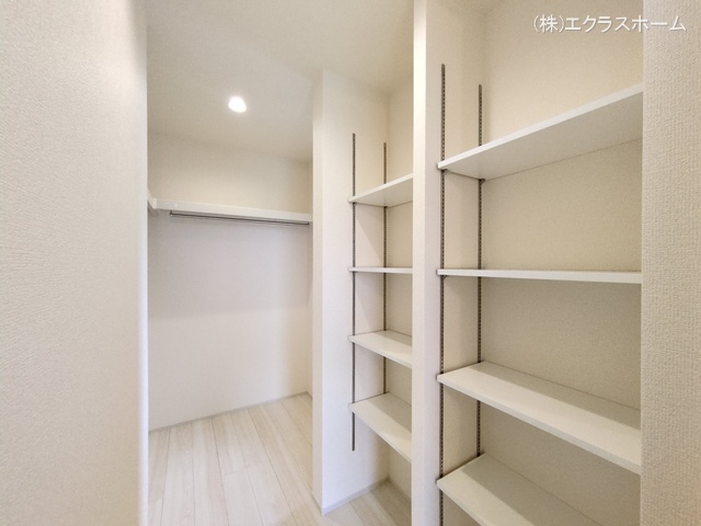 埼玉県春日部市備後東７丁目の新築戸建て収納(ウォークインクローゼット)写真 2025年9月18日撮影