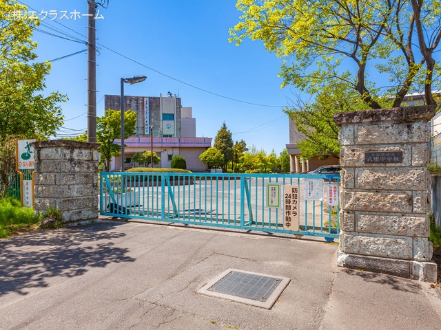 春日部市立武里中学校 距離1700m
