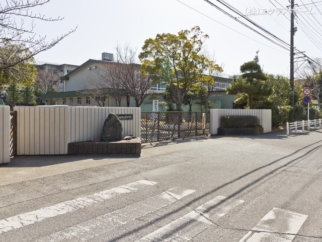 春日部市立緑中学校 距離900m