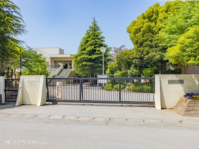 春日部市立上沖小学校 距離640m