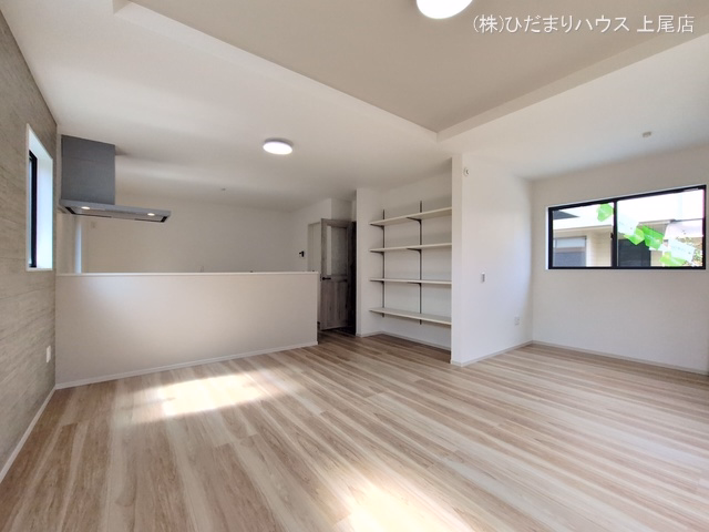 上尾市中妻5丁目（戸建）01 リビング