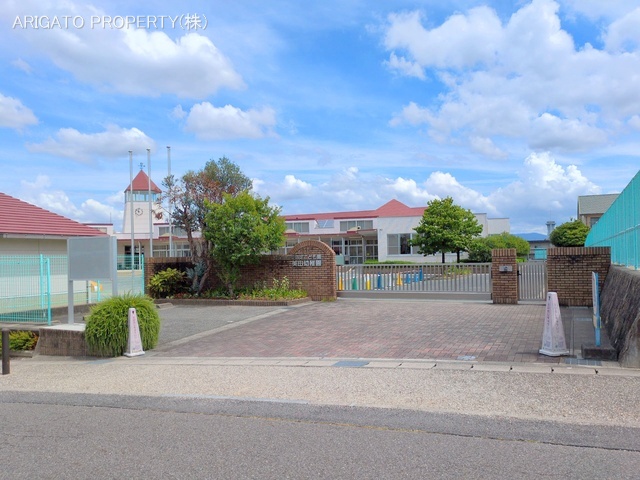 美山幼稚園 距離560m