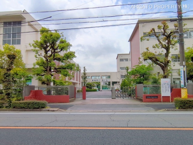 刈谷市立刈谷南中学校　距離1700m