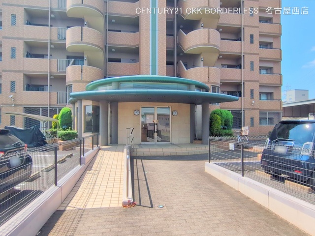 愛知県あま市中萱津五反田のマンション『ラドーニ甚目寺大地の館』外観写真 2025年7月22日撮影