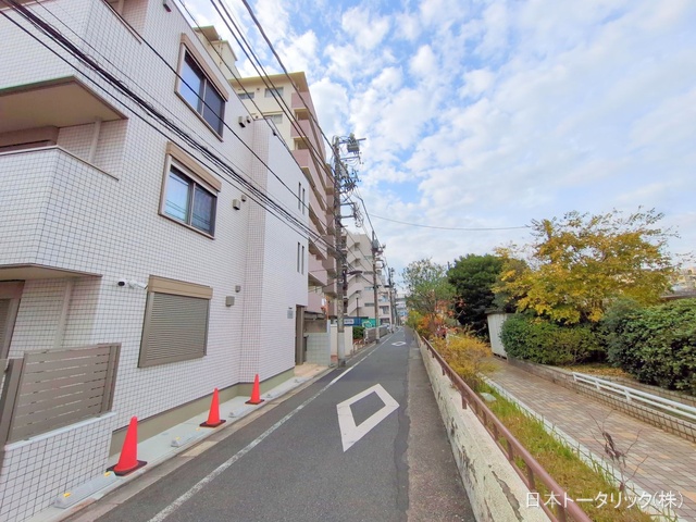 東京都豊島区池袋本町3丁目のマンション『池袋第2ヒルハイム』外観写真 2024年11月25日撮影