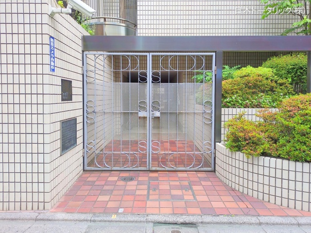 東京都新宿区百人町2丁目のマンション『アゼリアコート(新大久保)』外観写真 2025年6月1日撮影