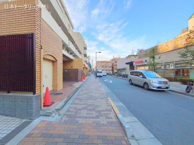東京都新宿区新宿5丁目のマンション『藤和新宿番衆町コープ』外観写真 2025年12月7日撮影
