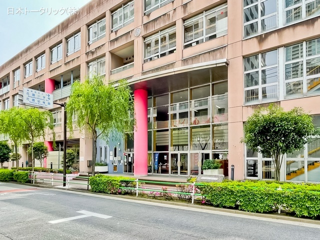 新宿区立花園小学校 距離430m