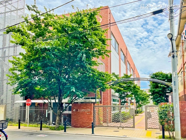 豊島区立巣鴨北中学校 距離1410m