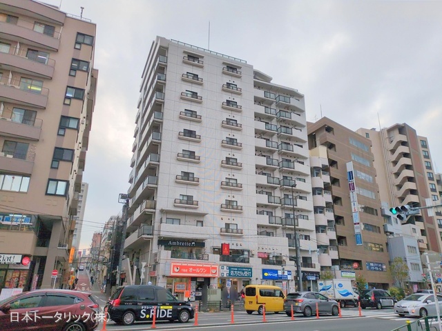 東京都新宿区住吉町のマンション『ウイン四ツ谷』外観写真 2025年12月1日撮影