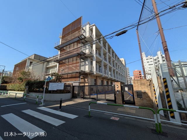 新宿区立四谷小学校 距離880m