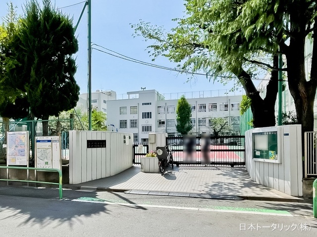 新宿区立江戸川小学校 距離210m