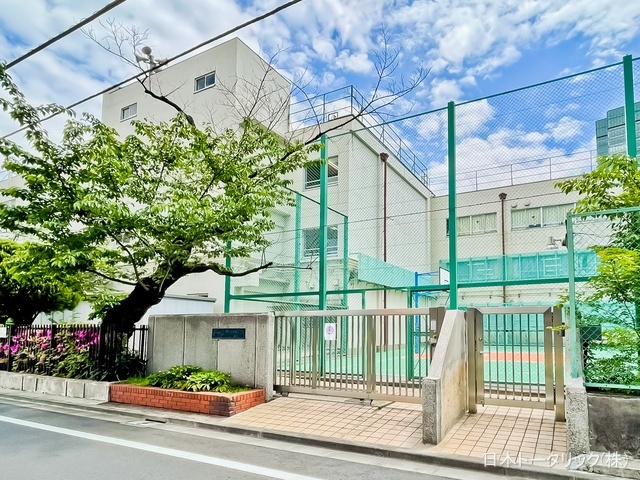 新宿区立牛込第三中学校 距離1330m