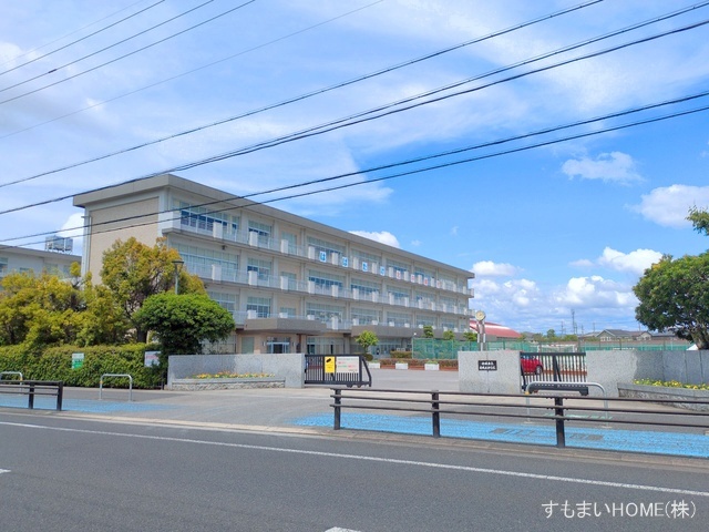 安城市立安城北中学校　距離1800m