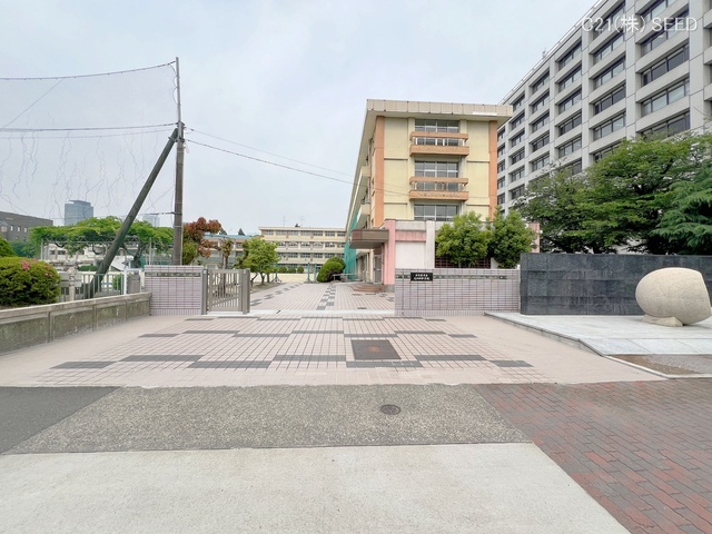 名古屋市立丸の内中学校　距離690m