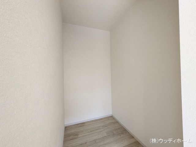 埼玉県越谷市弥栄町１丁目の新築戸建て収納(ウォークインクローゼット)写真 2025年9月7日撮影