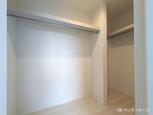 埼玉県越谷市弥栄町２丁目の新築戸建て収納(ウォークインクローゼット)写真 2025年10月8日撮影