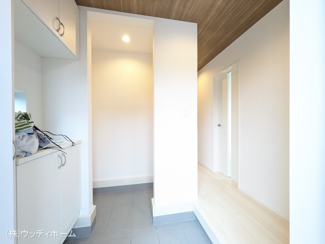 埼玉県越谷市弥栄町２丁目の新築戸建て玄関写真 2025年10月8日撮影