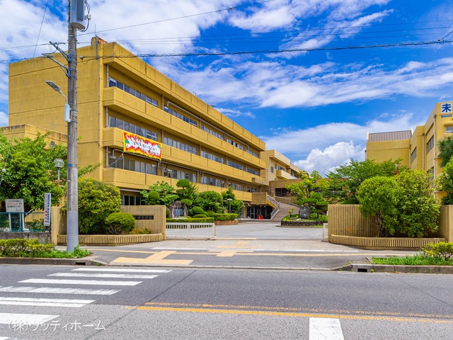 越谷市立中央中学校 距離990m