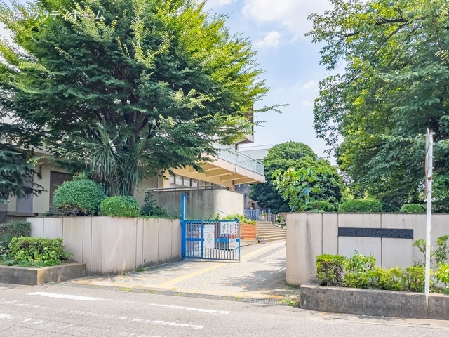 越谷市立大沢北小学校　距離190m