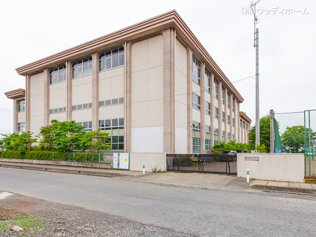 越谷市立西中学校 距離2100m