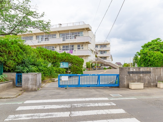 越谷市立平方小学校 距離700m