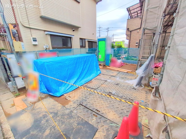 埼玉県越谷市瓦曽根2丁目の新築戸建てシート写真 2025年10月5日撮影
